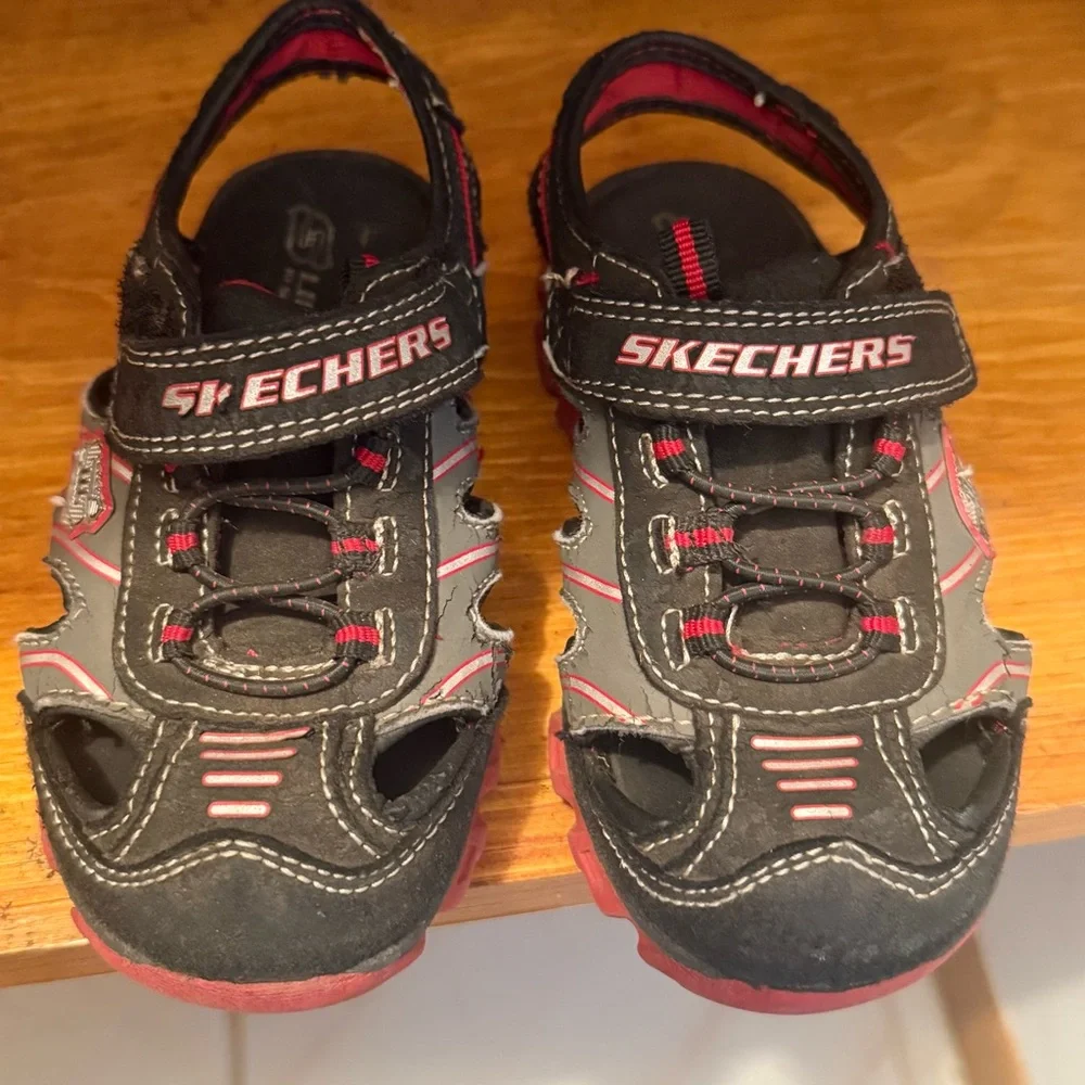 Skechers Kids Sport Sandals – Black & Red – Size 10